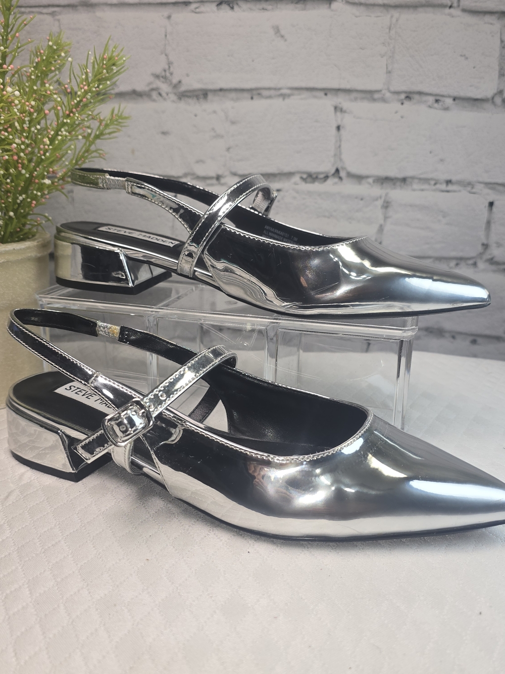 STEVE MADDEN ANYAA METALLIC SILVER SLINGBACK POINTED TOE FLATS WOMENS EUC 7.5